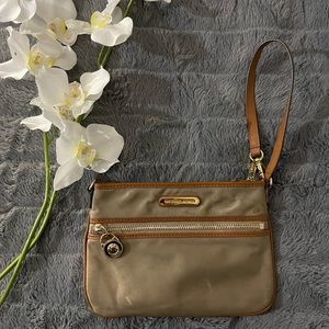Michael kors wristlet